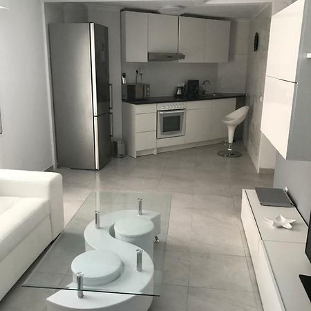 Modern Beach Apartment Торевиеха Екстериор снимка