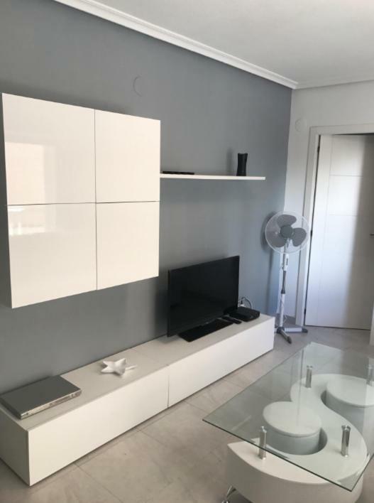 Modern Beach Apartment Торевиеха Екстериор снимка