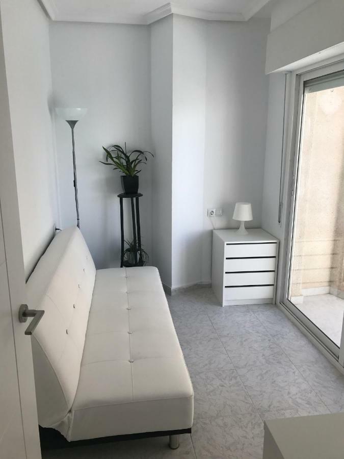 Modern Beach Apartment Торевиеха Екстериор снимка