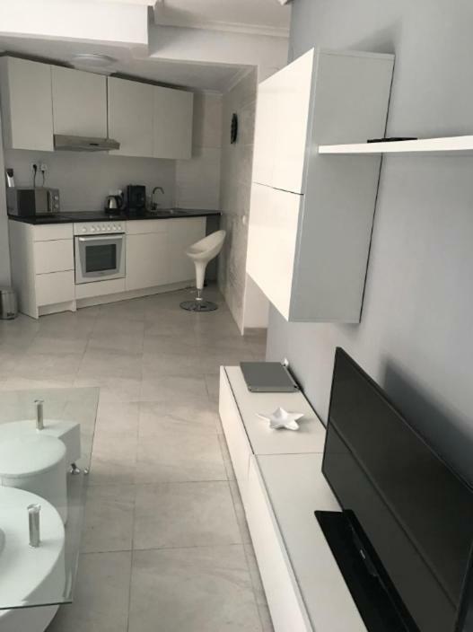 Modern Beach Apartment Торевиеха Екстериор снимка