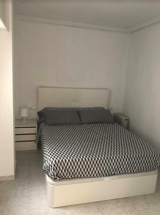 Modern Beach Apartment Торевиеха Екстериор снимка