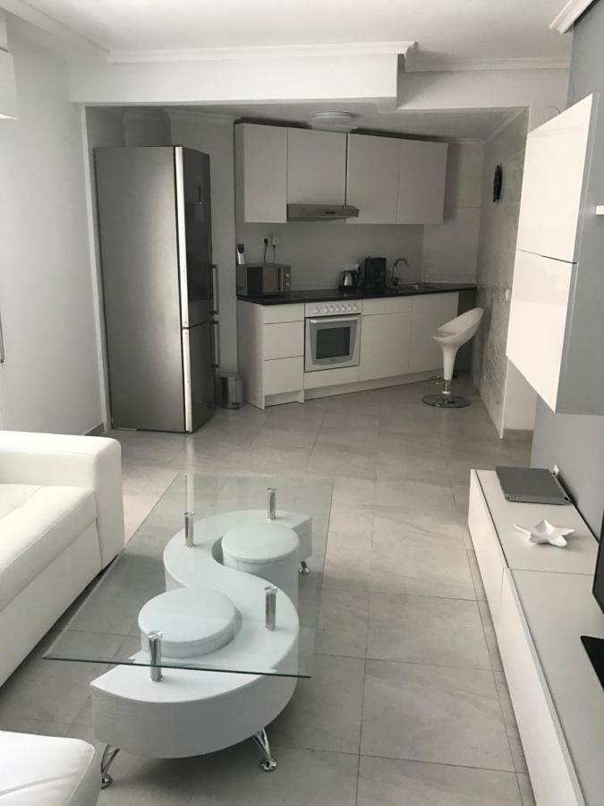Modern Beach Apartment Торевиеха Екстериор снимка